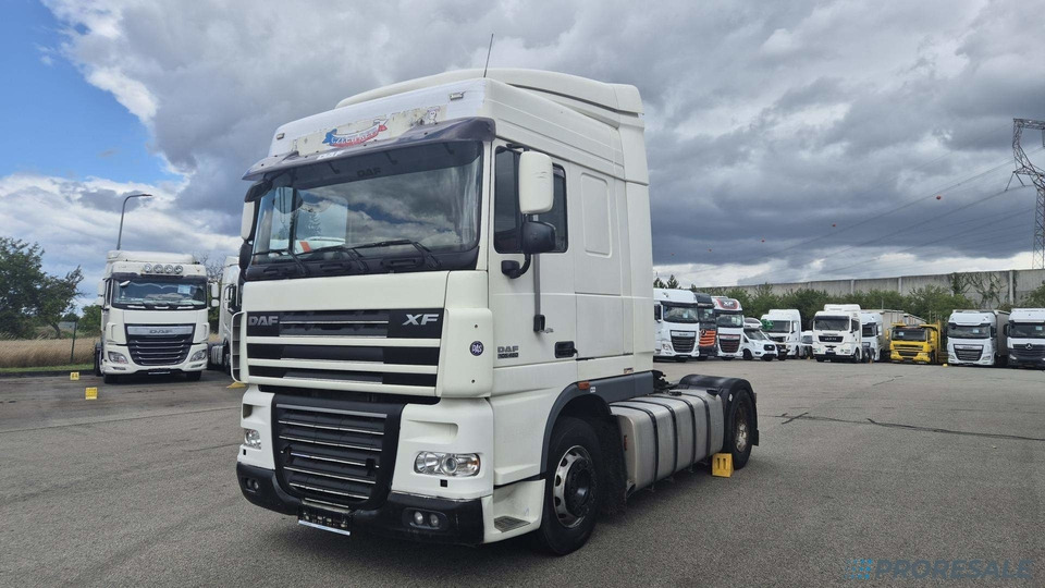 DAF FT XF 105.460 SC EURO 5/EEV - Nyergesvontató: 2 kép. DAF FT XF 105.460 SC EURO 5/EEV - Nyergesvontató: 2 kép.