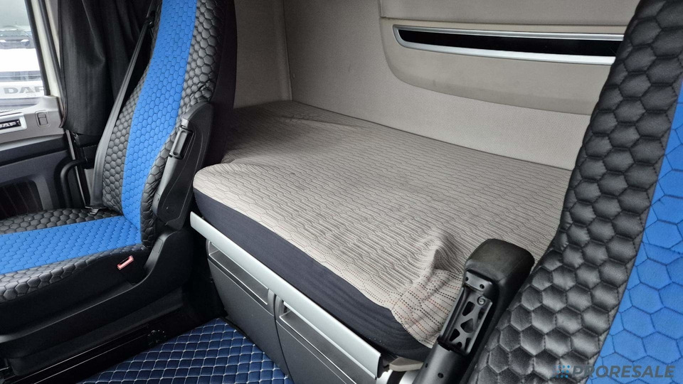 DAF XF 480 FT LOW DECK SSC EURO 6 - Nyergesvontató: 5 kép. DAF XF 480 FT LOW DECK SSC EURO 6 - Nyergesvontató: 5 kép.