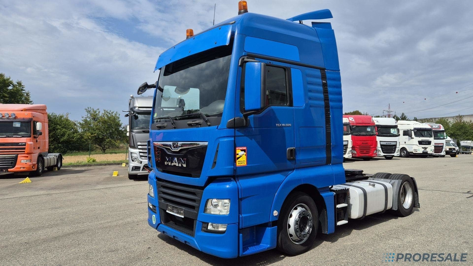 MAN TGX 18.500 XXL LOW DECK EURO 6 - Nyergesvontató: 2 kép. MAN TGX 18.500 XXL LOW DECK EURO 6 - Nyergesvontató: 2 kép.