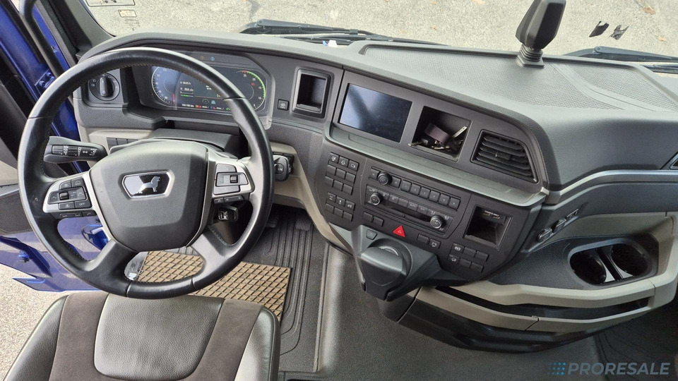 MAN TGX 18.510 XLX EURO 6 - Nyergesvontató: 4 kép. MAN TGX 18.510 XLX EURO 6 - Nyergesvontató: 4 kép.