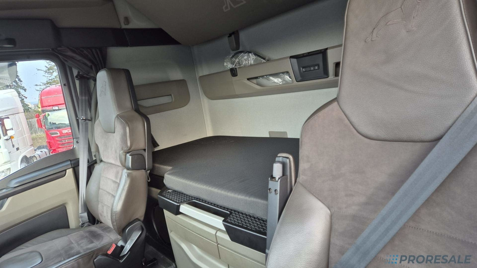 MAN TGX 18.510 XLX EURO 6 - Nyergesvontató: 5 kép. MAN TGX 18.510 XLX EURO 6 - Nyergesvontató: 5 kép.