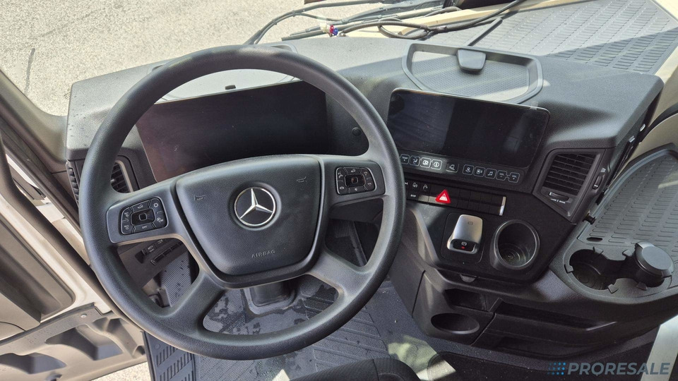 MERCEDES-BENZ ACTROS 1845 LS EURO 6 - Nyergesvontató: 4 kép. MERCEDES-BENZ ACTROS 1845 LS EURO 6 - Nyergesvontató: 4 kép.