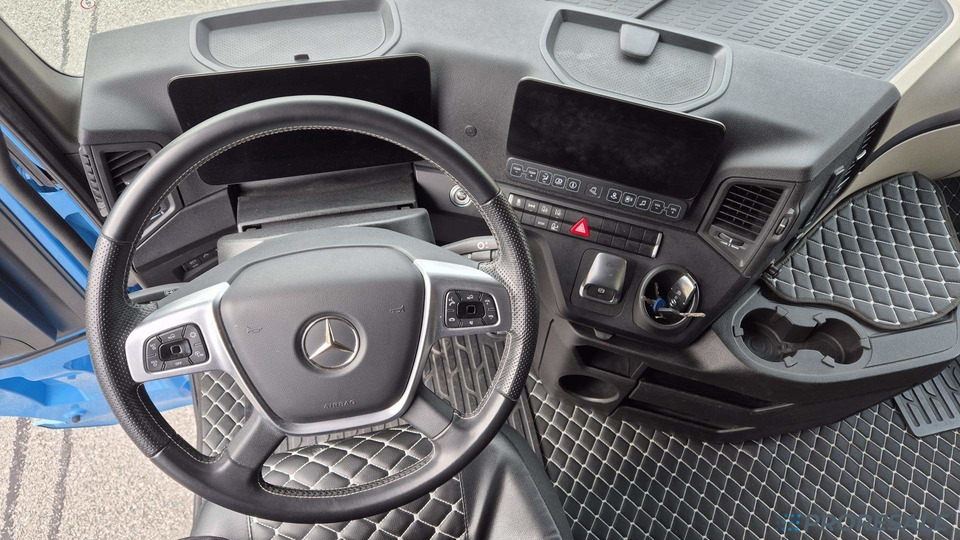 MERCEDES-BENZ ACTROS 1848 LSRL GIGA SPACE EURO 6 - Nyergesvontató: 4 kép. MERCEDES-BENZ ACTROS 1848 LSRL GIGA SPACE EURO 6 - Nyergesvontató: 4 kép.