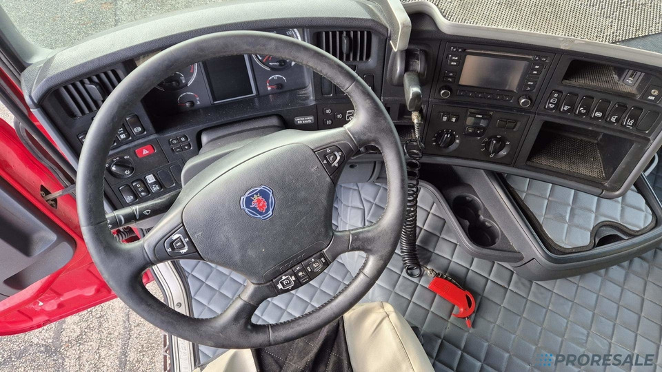 SCANIA R450 N320 HIGH LINE EURO 6 - Nyergesvontató: 4 kép. SCANIA R450 N320 HIGH LINE EURO 6 - Nyergesvontató: 4 kép.