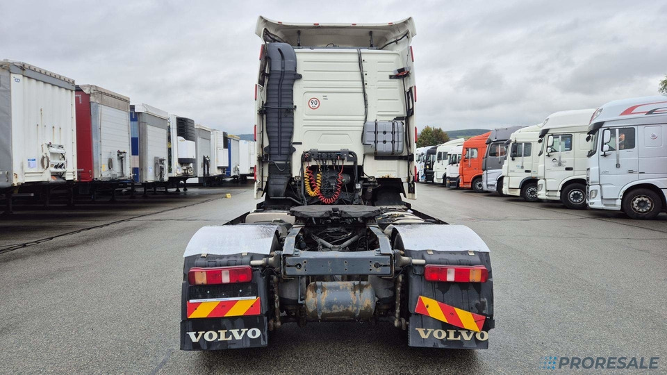 VOLVO FH 13.440 42T EURO 5 - Nyergesvontató: 3 kép. VOLVO FH 13.440 42T EURO 5 - Nyergesvontató: 3 kép.