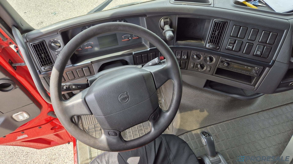 VOLVO FH 13.460 EURO 5/EEV - Nyergesvontató: 4 kép. VOLVO FH 13.460 EURO 5/EEV - Nyergesvontató: 4 kép.