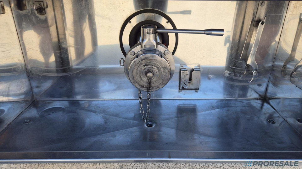 OSTATNÍ GRAPAR T3-G - Potravinářská cisterna 30 m3 - 4 komory - Tartályos félpótkocsi: 5 kép. OSTATNÍ GRAPAR T3-G - Potravinářská cisterna 30 m3 - 4 komory - Tartályos félpótkocsi: 5 kép.