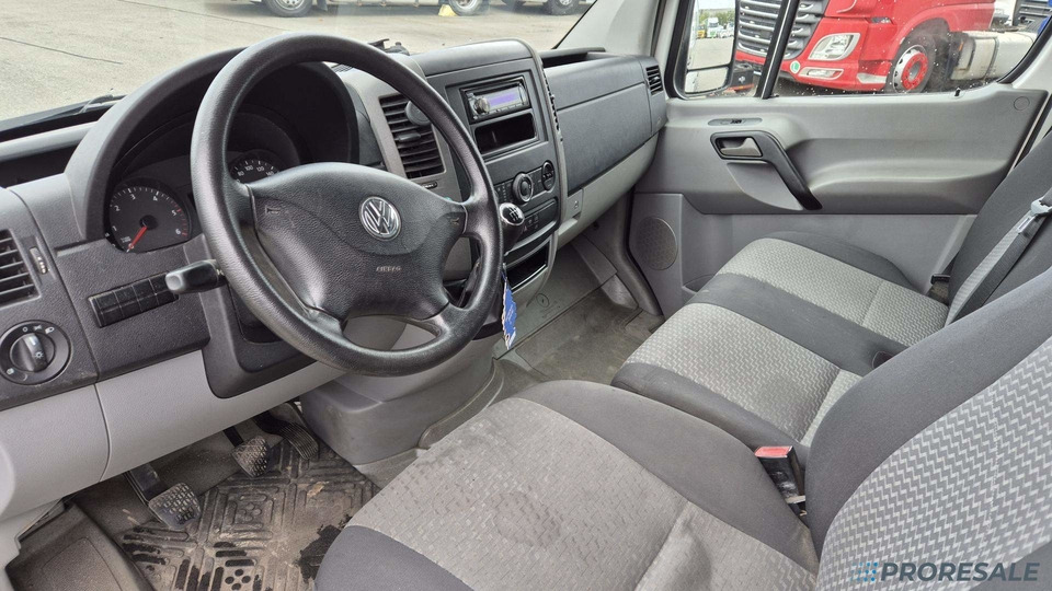 VOLKSWAGEN CRAFTER 2,0 TDi 100 kW skříňový - Dobozos kisteherautó: 5 kép. VOLKSWAGEN CRAFTER 2,0 TDi 100 kW skříňový - Dobozos kisteherautó: 5 kép.