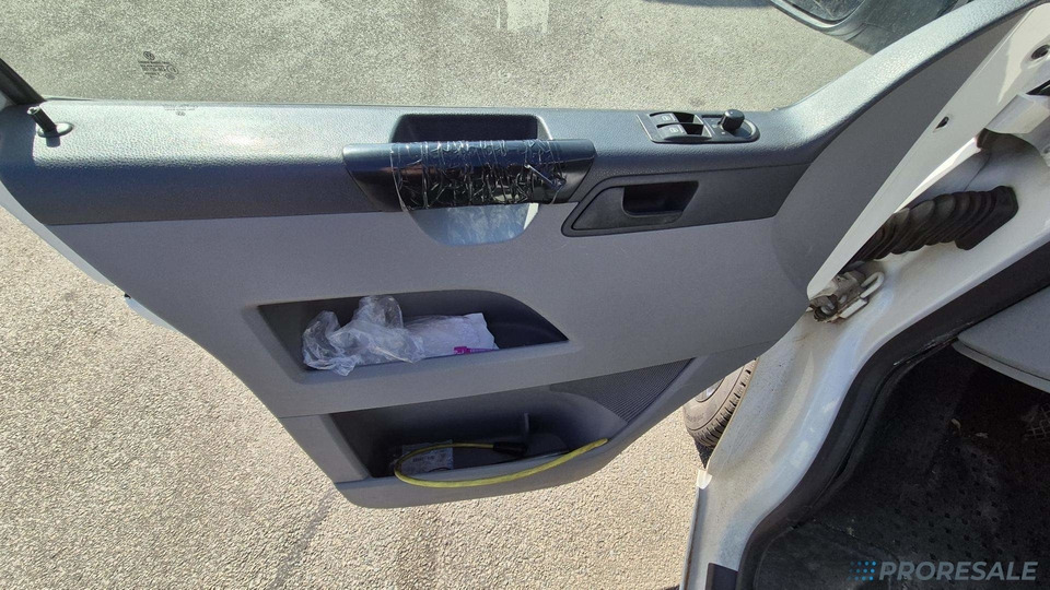 Hűtős kisteherautó VOLKSWAGEN TRANSPORTER 2.5 TDi - nová mrazírenská vestavba + CARRIER XARIOS 230/12 V - vadný motor: 12 kép.