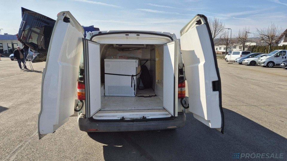 Hűtős kisteherautó VOLKSWAGEN TRANSPORTER 2.5 TDi - nová mrazírenská vestavba + CARRIER XARIOS 230/12 V - vadný motor: 6 kép.