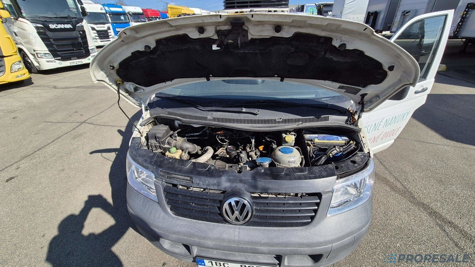 Hűtős kisteherautó VOLKSWAGEN TRANSPORTER 2.5 TDi - nová mrazírenská vestavba + CARRIER XARIOS 230/12 V - vadný motor: 11 kép.