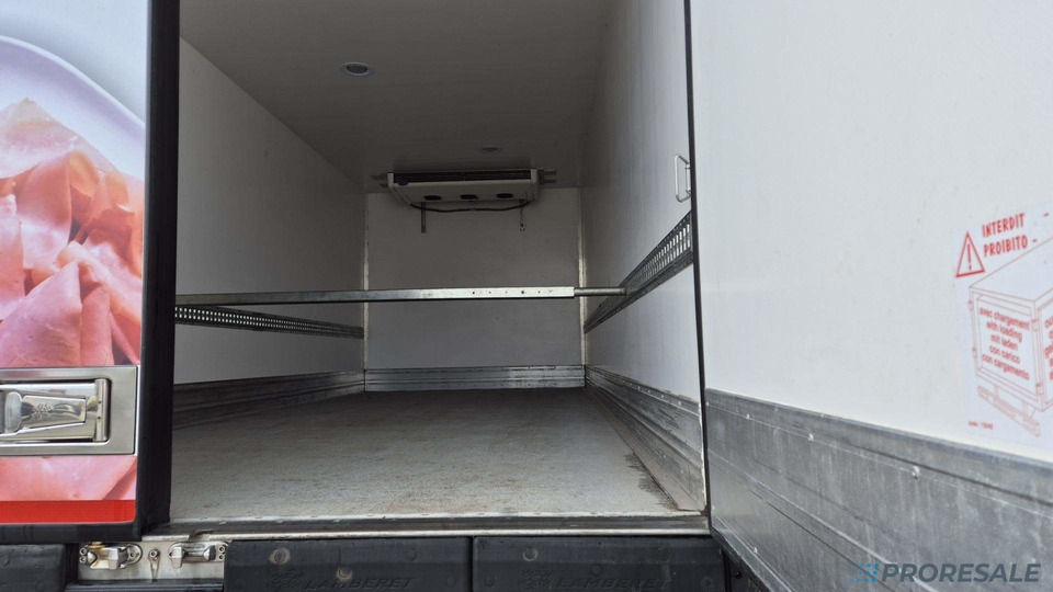 VOLVO FL 250 BB EURO 6 - mrazírna + CARRIER XARIOS 600 EL MAXI - Hűtős teherautó: 5 kép. VOLVO FL 250 BB EURO 6 - mrazírna + CARRIER XARIOS 600 EL MAXI - Hűtős teherautó: 5 kép.