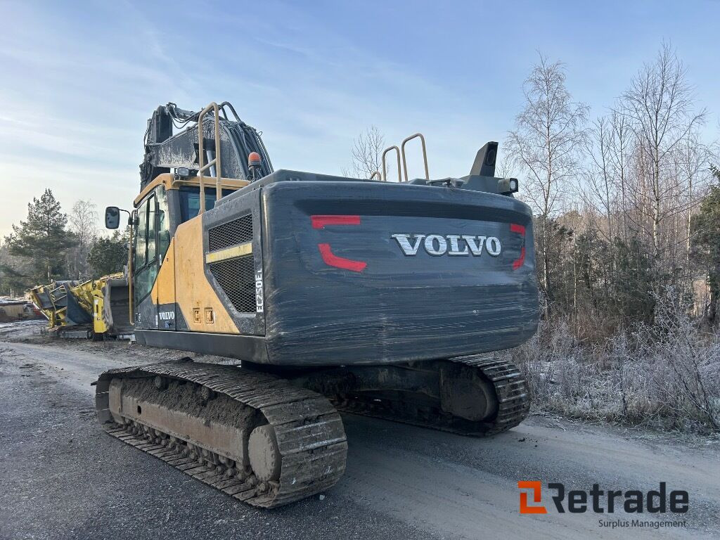 2014 Beltegraver 29 ton Volvo EC250 EL - Lánctalpas kotró: 4 kép. 2014 Beltegraver 29 ton Volvo EC250 EL - Lánctalpas kotró: 4 kép.