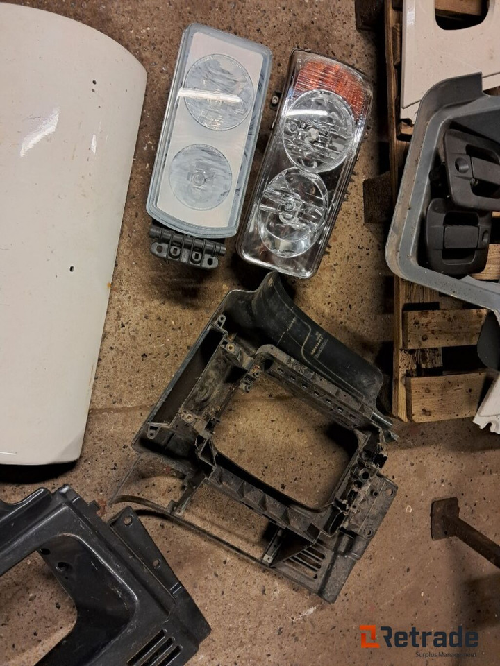Diverse Volvo og Iveco dele Reservedele til lastbil - Alkatrész - Teherautó: 4 kép. Diverse Volvo og Iveco dele Reservedele til lastbil - Alkatrész - Teherautó: 4 kép.