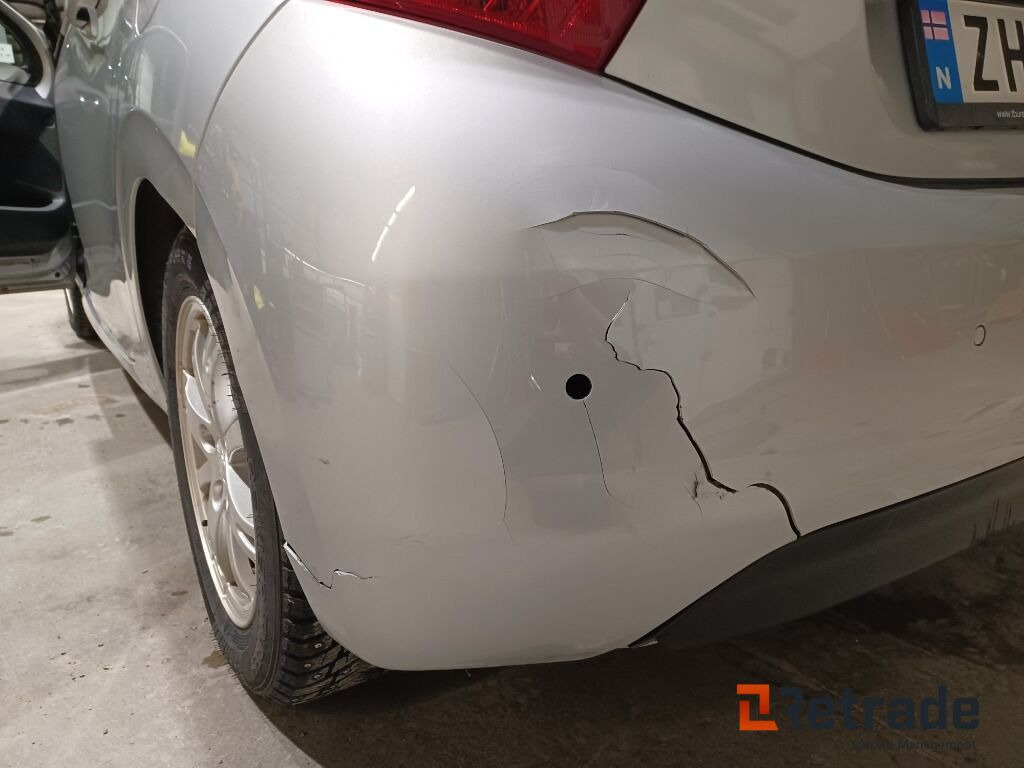 Bil Peugeot 208 Automat - Autó: 4 kép. Bil Peugeot 208 Automat - Autó: 4 kép.