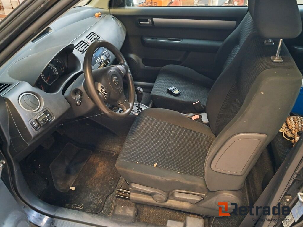 Bil Suzuki Swift 1,3 A/mt - Autó: 5 kép. Bil Suzuki Swift 1,3 A/mt - Autó: 5 kép.
