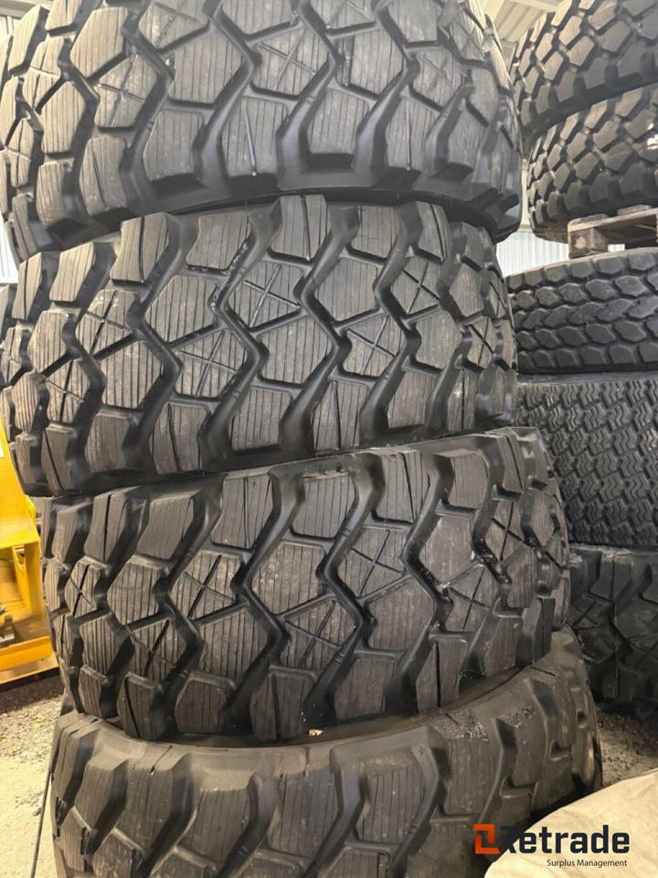 Dekk Michelin XADN - 23.5 - R25 - 4stk. - Építőipari berendezések: 1 kép. Dekk Michelin XADN - 23.5 - R25 - 4stk. - Építőipari berendezések: 1 kép.