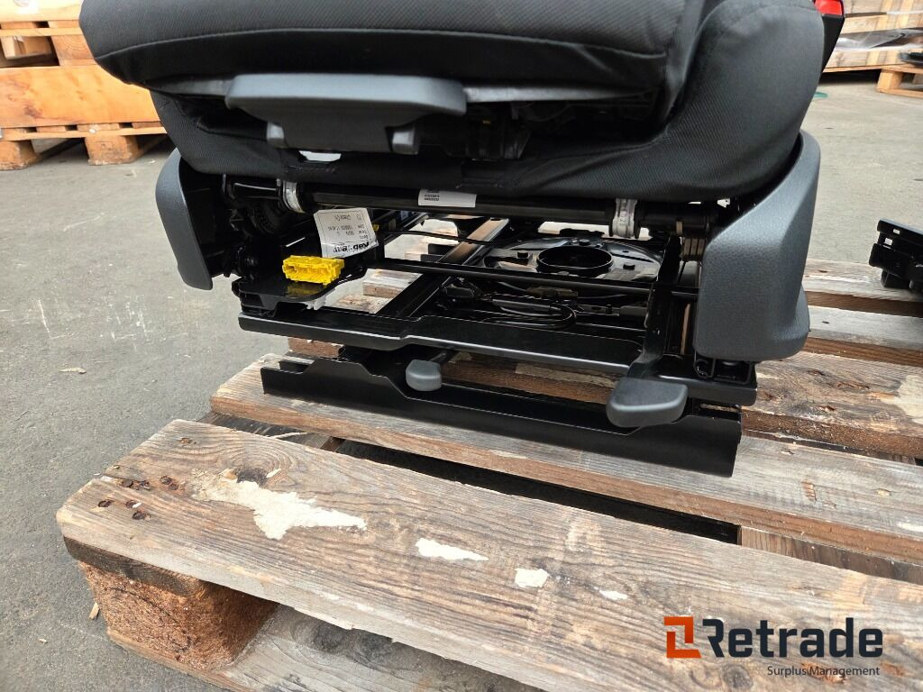 Framstolar Nya Mercedes Benz Sprinter - Ülés - Kisteherautó: 4 kép. Framstolar Nya Mercedes Benz Sprinter - Ülés - Kisteherautó: 4 kép.