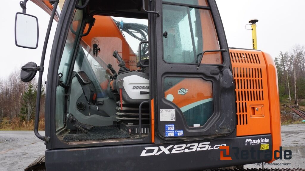 Grävmaskin Doosan DX 235 LCR -5 GPS 3D Moba - Lánctalpas kotró: 5 kép. Grävmaskin Doosan DX 235 LCR -5 GPS 3D Moba - Lánctalpas kotró: 5 kép.