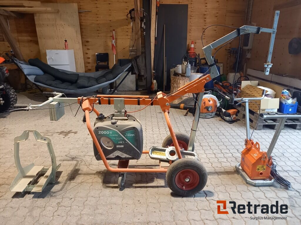 Hannevac Fliselægger/løfter VTH-150 Benzin - Raktári berendezés: 4 kép. Hannevac Fliselægger/løfter VTH-150 Benzin - Raktári berendezés: 4 kép.