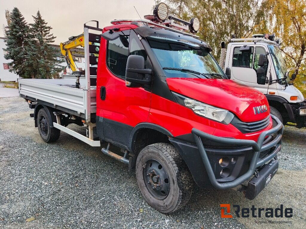 IVECO Daily 70W, 4X4 Tipp og Kran - Billenőplatós kisteherautó: 2 kép. IVECO Daily 70W, 4X4 Tipp og Kran - Billenőplatós kisteherautó: 2 kép.