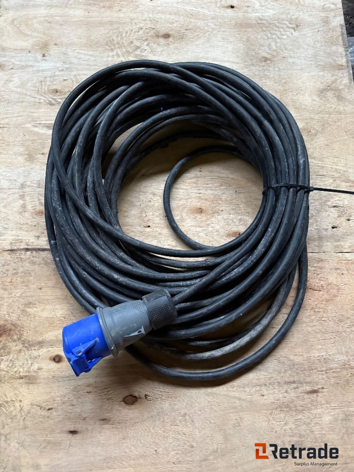 Mengder med Strømkabler og 2 stk strømbokser - Ipari gép: 5 kép. Mengder med Strømkabler og 2 stk strømbokser - Ipari gép: 5 kép.