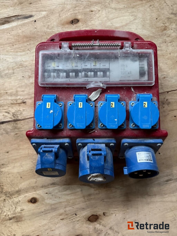 Mengder med Strømkabler og 2 stk strømbokser - Ipari gép: 1 kép. Mengder med Strømkabler og 2 stk strømbokser - Ipari gép: 1 kép.