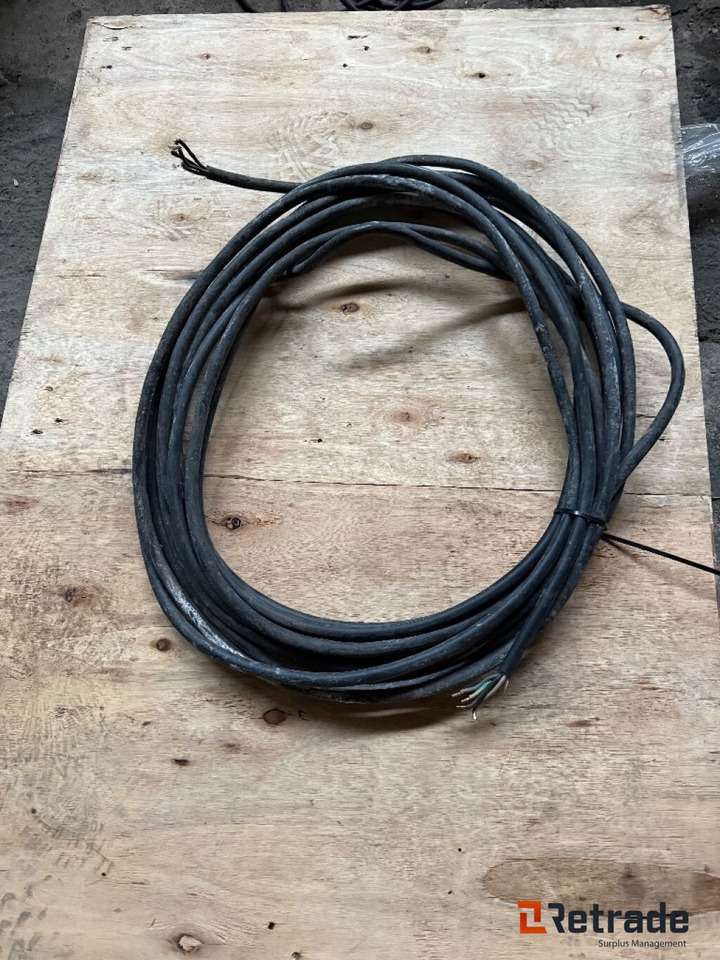 Mengder med Strømkabler og 2 stk strømbokser - Ipari gép: 4 kép. Mengder med Strømkabler og 2 stk strømbokser - Ipari gép: 4 kép.