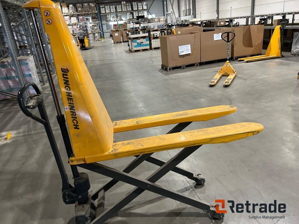 Jekke tralle fra Jungheinrich AX 10 - Kézi raklapemelő: 2 kép. Jekke tralle fra Jungheinrich AX 10 - Kézi raklapemelő: 2 kép.