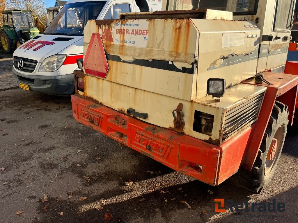 Gumikerekes homlokrakodó Læssemaskine SCHAEFF SKL 831 Læssemaskine: 11 kép. Gumikerekes homlokrakodó Læssemaskine SCHAEFF SKL 831 Læssemaskine: 11 kép.