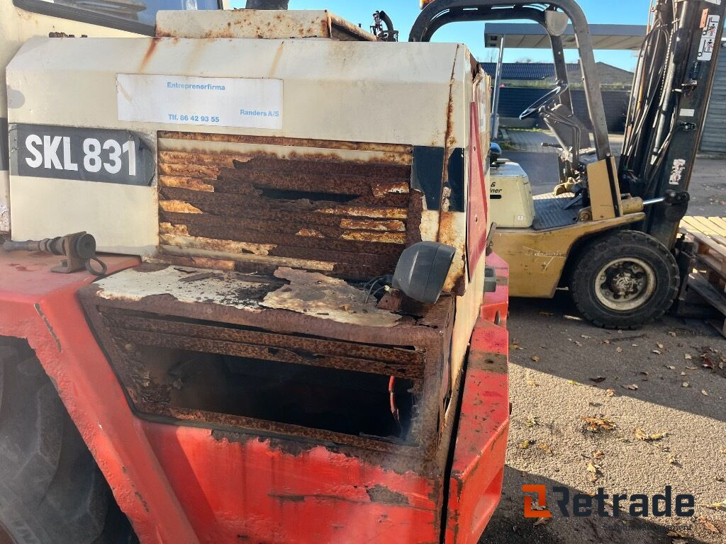 Gumikerekes homlokrakodó Læssemaskine SCHAEFF SKL 831 Læssemaskine: 13 kép. Gumikerekes homlokrakodó Læssemaskine SCHAEFF SKL 831 Læssemaskine: 13 kép.