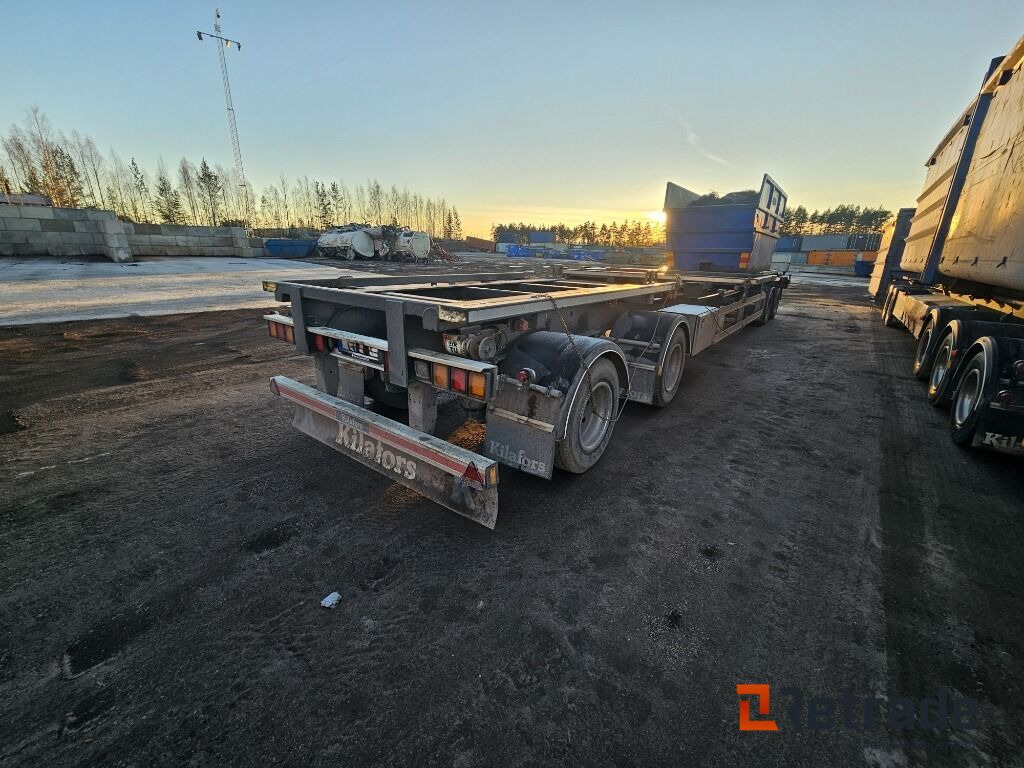 Liftdumpersläp Kilafors 4-axlad - Multiliftes/ Konténerszállító pótkocsi: 5 kép. Liftdumpersläp Kilafors 4-axlad - Multiliftes/ Konténerszállító pótkocsi: 5 kép.