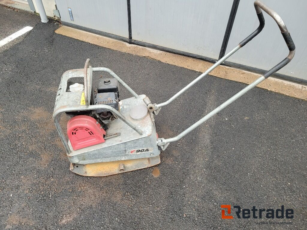 Markvibrator vibroplatta Swepac F90A - Építőipari berendezések: 5 kép. Markvibrator vibroplatta Swepac F90A - Építőipari berendezések: 5 kép.