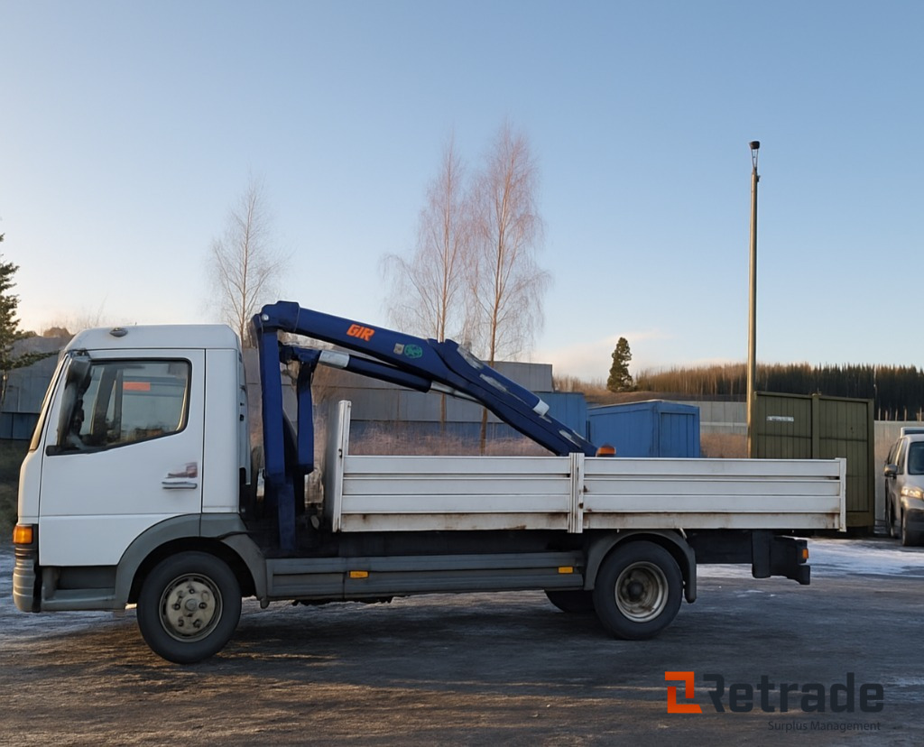 Mercedes-Benz Atego 818L med 6 meter plan og kran - Platós teherautó, Darus autó: 2 kép. Mercedes-Benz Atego 818L med 6 meter plan og kran - Platós teherautó, Darus autó: 2 kép.