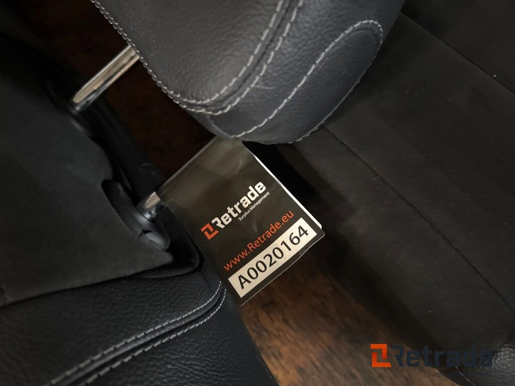 Autó Mercedes Benz Dellæder: 17 kép.