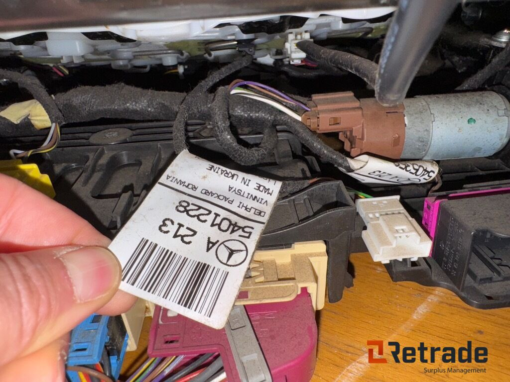 Autó Mercedes Benz Dellæder: 9 kép.