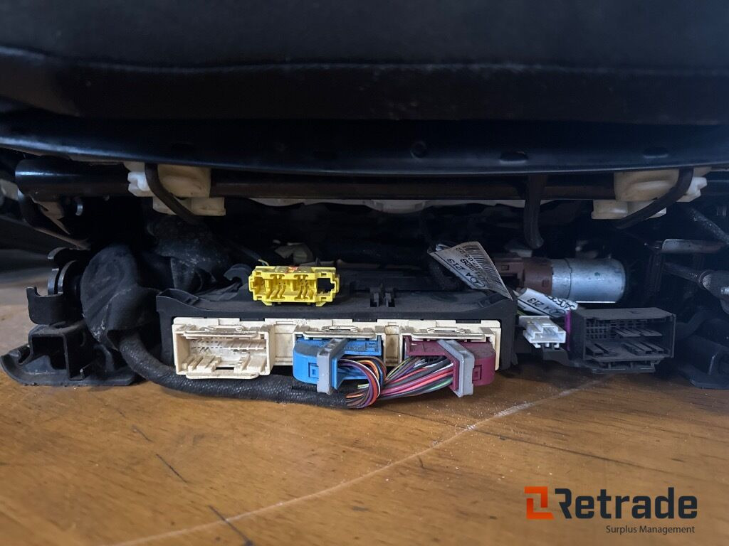 Autó Mercedes Benz Dellæder: 8 kép.