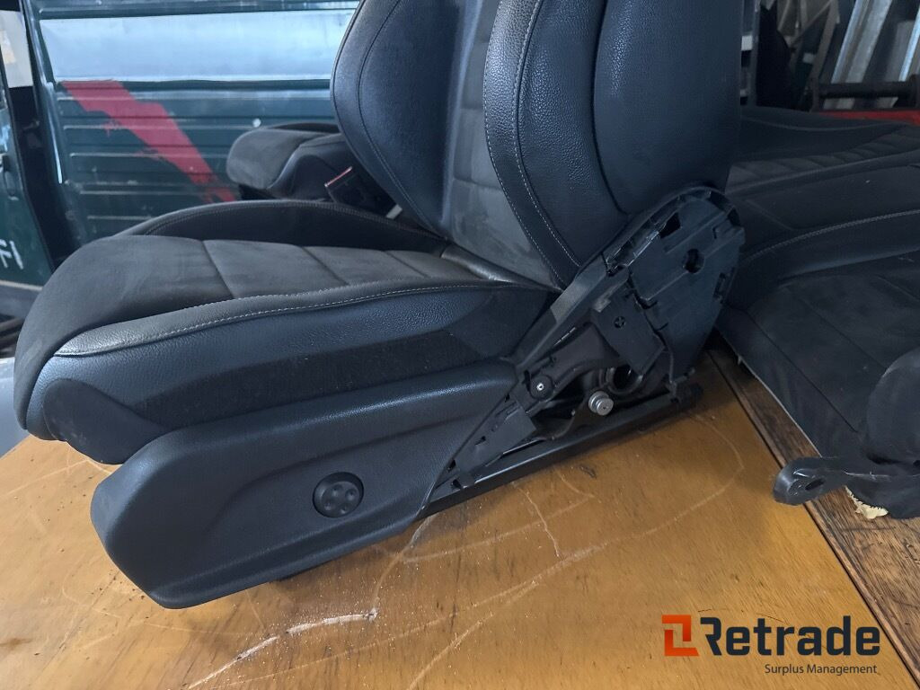 Autó Mercedes Benz Dellæder: 11 kép.