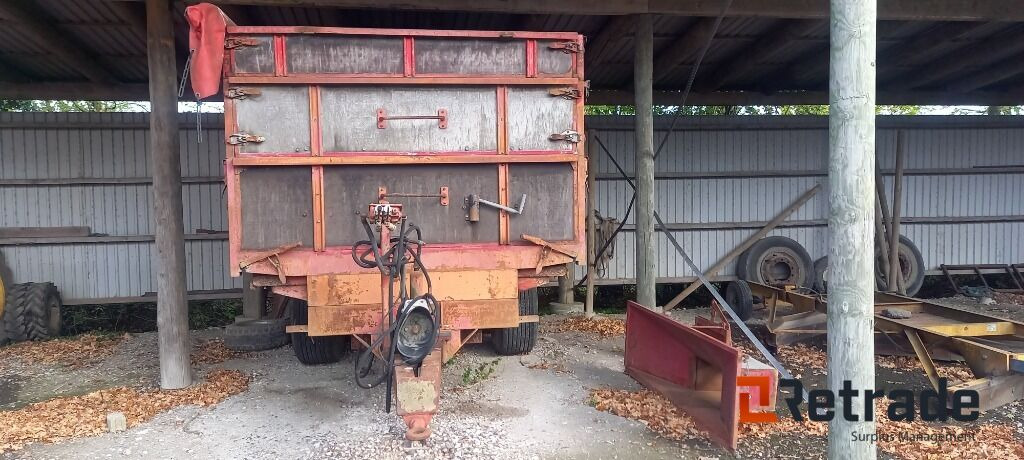 Alsidig Varia 12T. Højtipvogn - Mezőgazdasági gépek: 2 kép. Alsidig Varia 12T. Højtipvogn - Mezőgazdasági gépek: 2 kép.