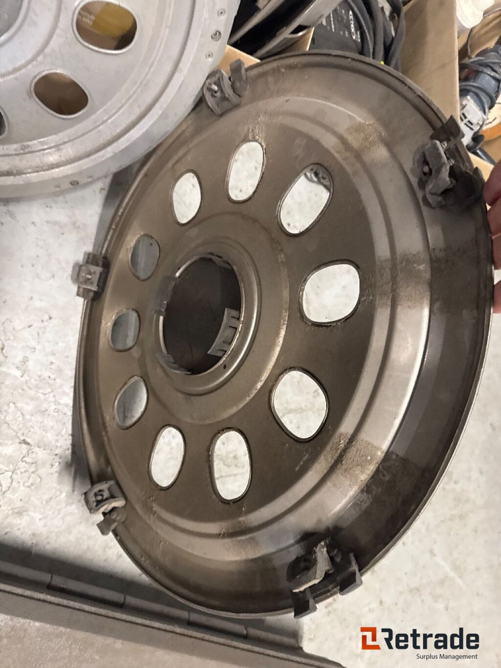 Navkapsler til bus Passer til 22,5 fælge Diverse - Felni - Busz: 5 kép. Navkapsler til bus Passer til 22,5 fælge Diverse - Felni - Busz: 5 kép.