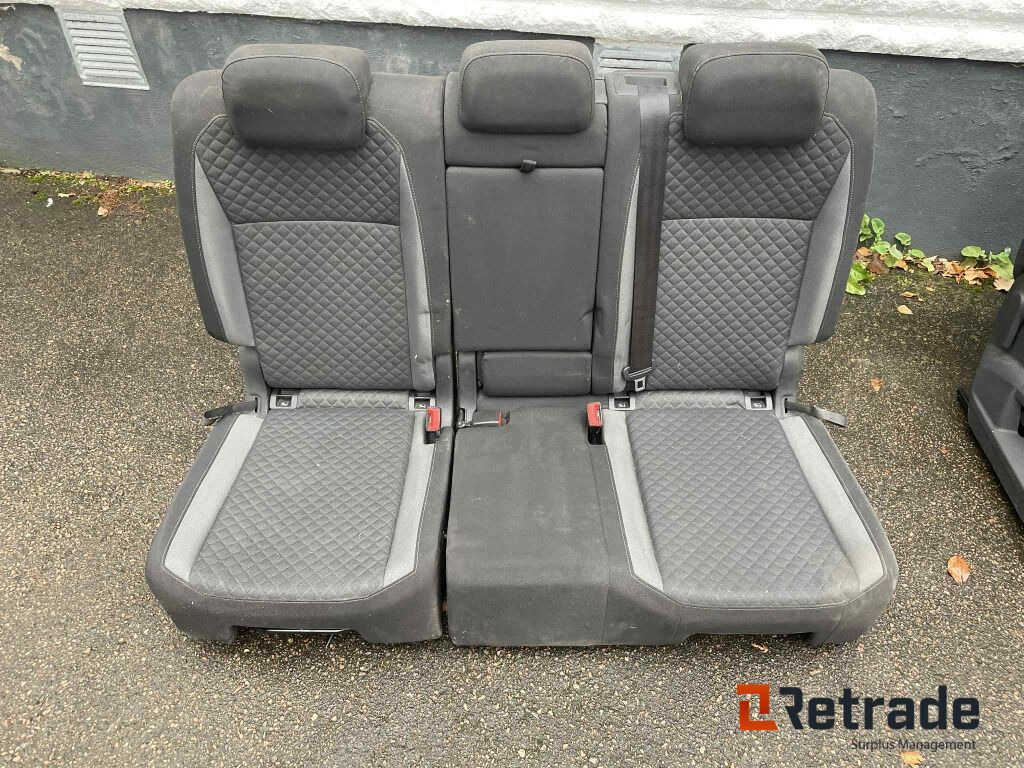 Sätesuppsättning fram & bak - VW Toruan - Ülés - Kisteherautó: 2 kép. Sätesuppsättning fram & bak - VW Toruan - Ülés - Kisteherautó: 2 kép.
