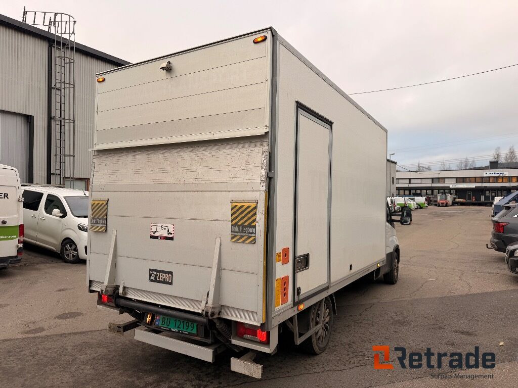 Skapbil IVECO 35S16 (parkert i Oslo) - Dobozos kisteherautó: 5 kép. Skapbil IVECO 35S16 (parkert i Oslo) - Dobozos kisteherautó: 5 kép.