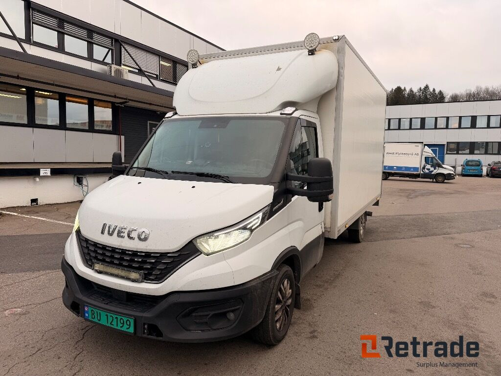 Skapbil IVECO 35S16 (parkert i Oslo) - Dobozos kisteherautó: 1 kép. Skapbil IVECO 35S16 (parkert i Oslo) - Dobozos kisteherautó: 1 kép.