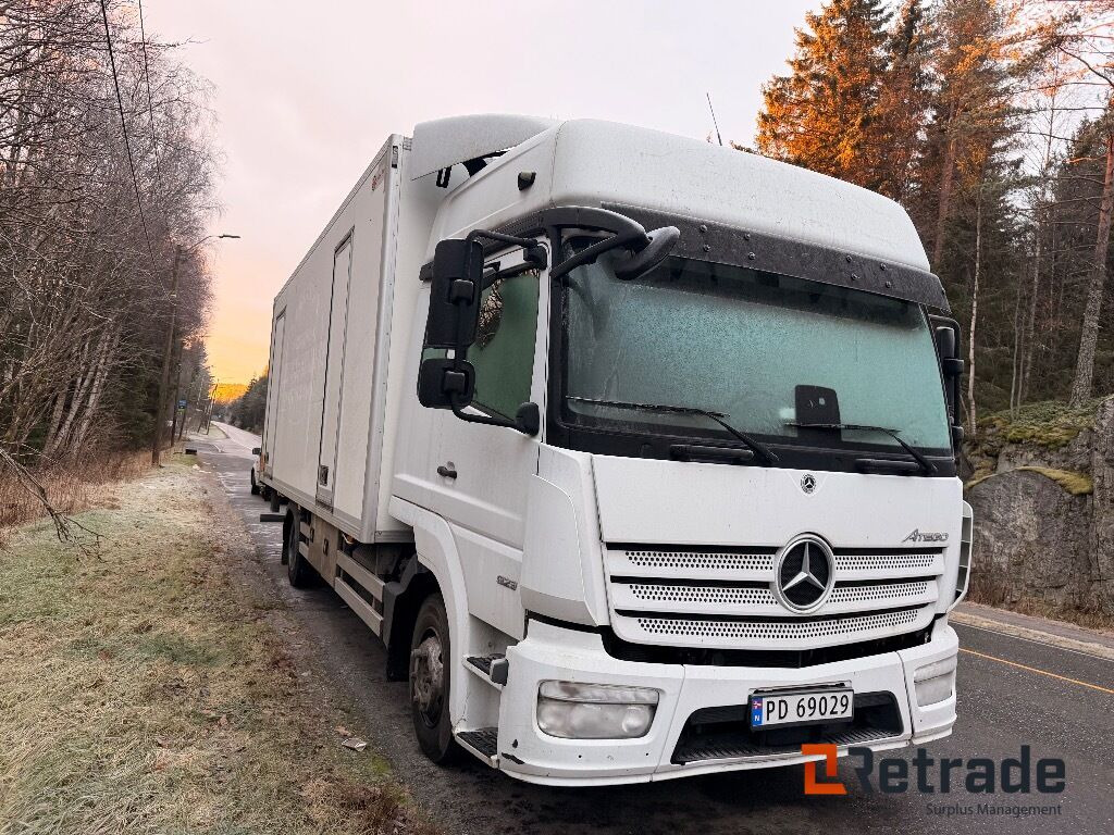 Skapbil MERCEDES-BENZ Atego nylig EU - Dobozos felépítményű teherautó: 3 kép. Skapbil MERCEDES-BENZ Atego nylig EU - Dobozos felépítményű teherautó: 3 kép.