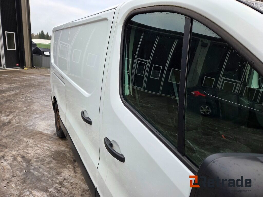 Autó Skåpbil Renault Trafic L2H1 1.6 dci: 24 kép.