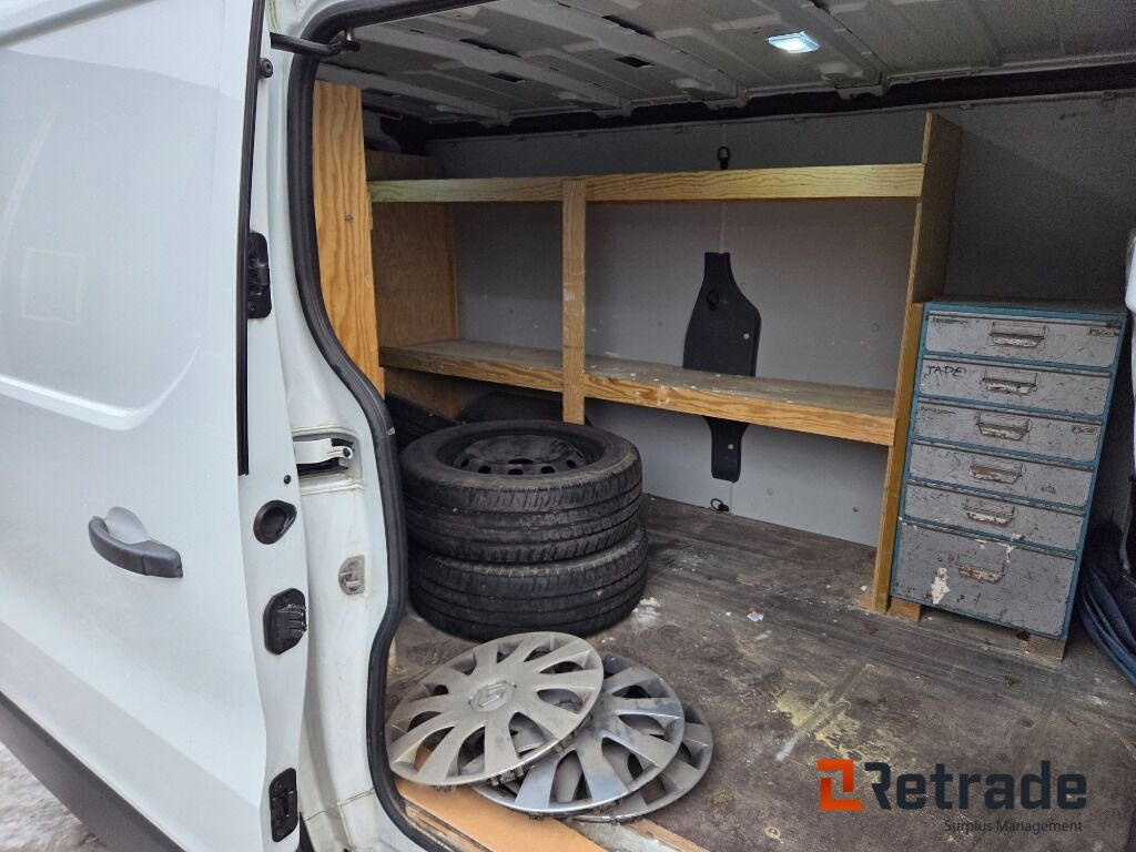 Autó Skåpbil Renault Trafic L2H1 1.6 dci: 36 kép.