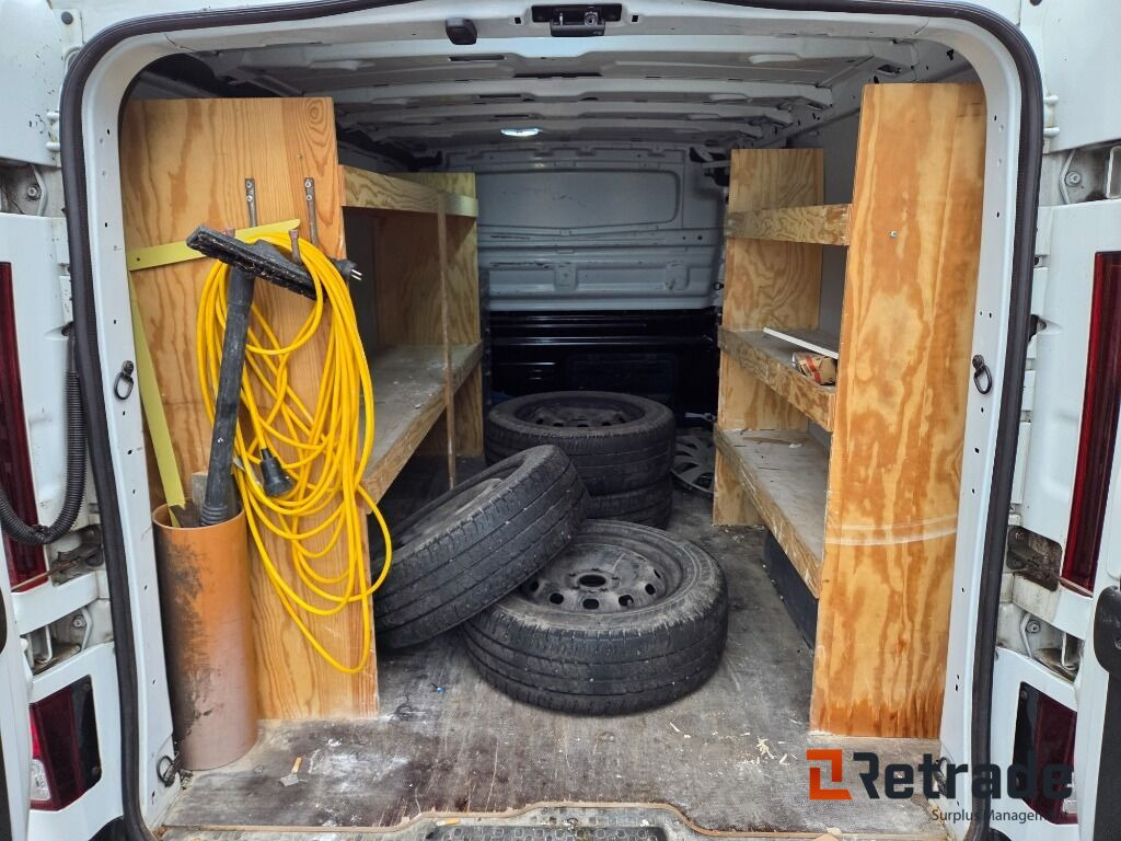 Autó Skåpbil Renault Trafic L2H1 1.6 dci: 30 kép.