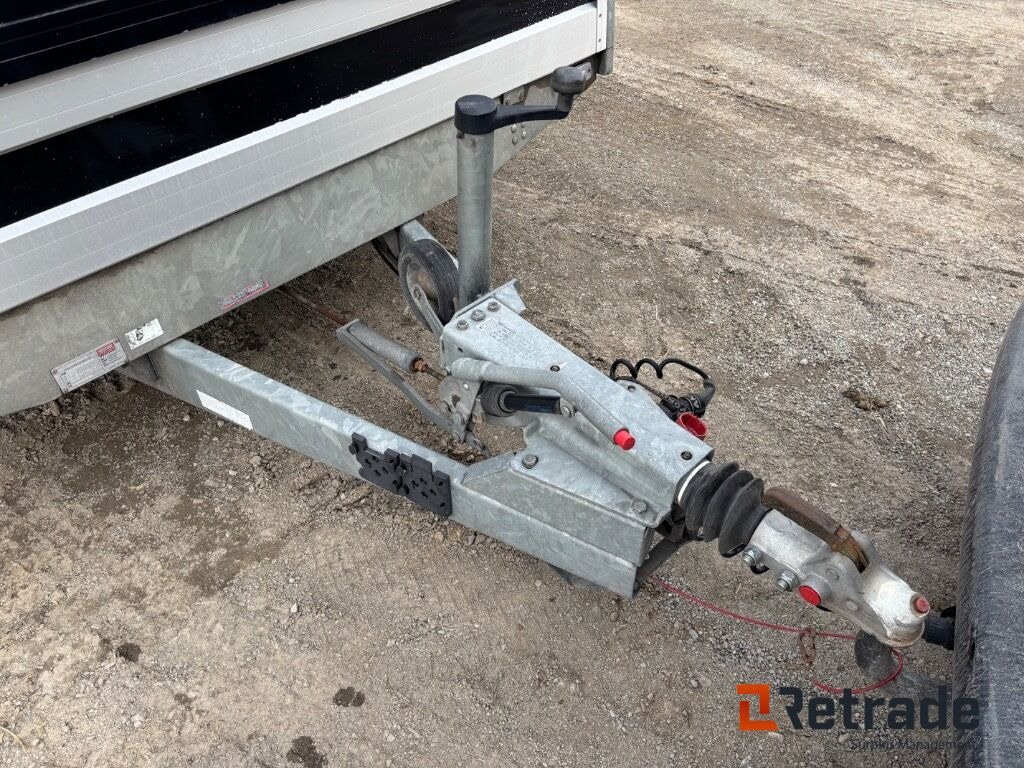 Släpvagn Westbay Agados - Pótkocsi dobozos: 5 kép. Släpvagn Westbay Agados - Pótkocsi dobozos: 5 kép.