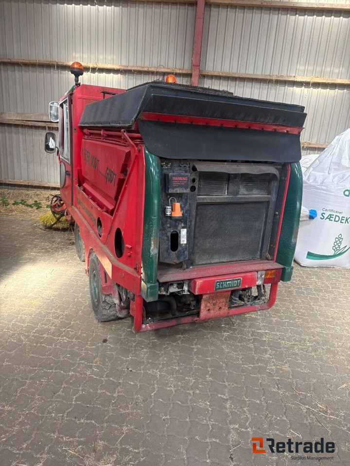 Sweeping equipment Schmidt Sk153 - Utcaseprő gép: 4 kép. Sweeping equipment Schmidt Sk153 - Utcaseprő gép: 4 kép.
