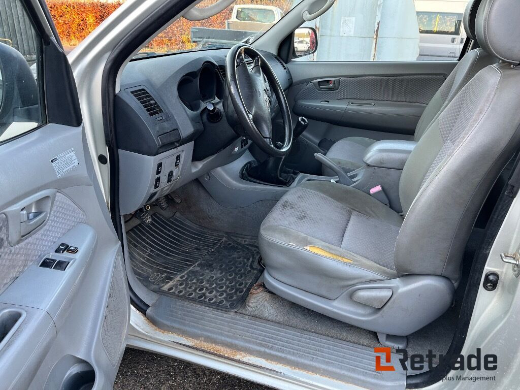 TOYOTA HILUX 2,5 D-4D EX.CAB 4 WD - Pickup: 5 kép. TOYOTA HILUX 2,5 D-4D EX.CAB 4 WD - Pickup: 5 kép.